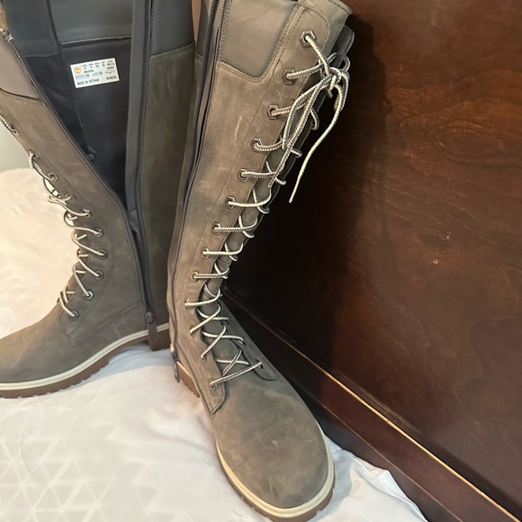 Grey Timberland - Picture 2 of 3